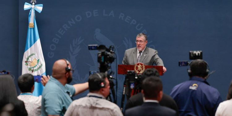 Presidente Bernardo Arévalo resalta respuesta del Gobierno ante la emergencia vial en el kilómetro 111 del departamento de Zacapa