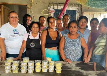 Productores de San Diego Guatelinda elaboran mantequilla artesanal