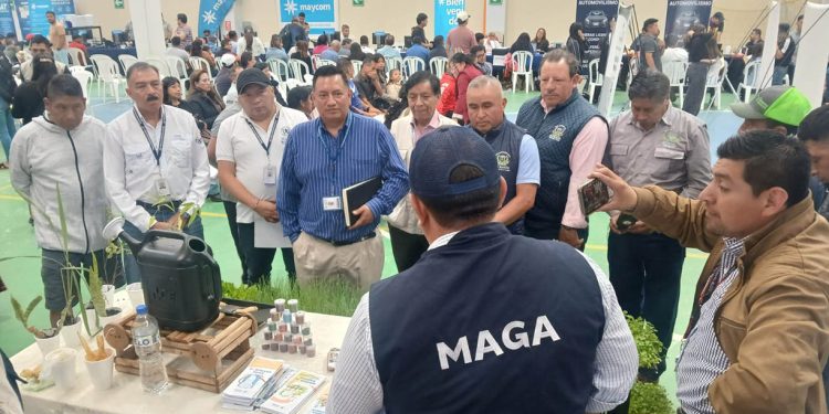 Promueven servicios y educación agrícola para familias de San Antonio Sacatepéquez