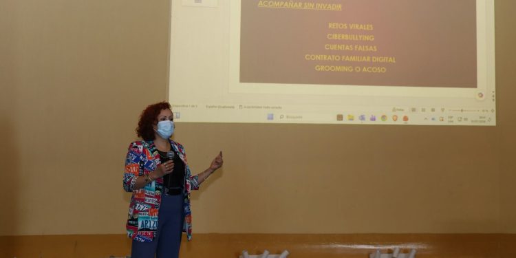 Escuela de Padres aborda en Quetzaltenango aborda el bienestar de la adolescencia