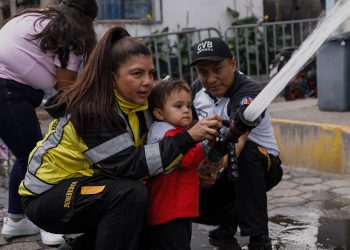 Niñas y niños de la SBS conocen de cerca la labor de los Bomberos Voluntarios