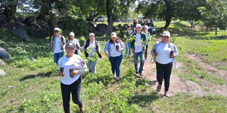 Servidores cívicos lideran acciones de conservación ambiental en la cuenca baja del río Achiguate