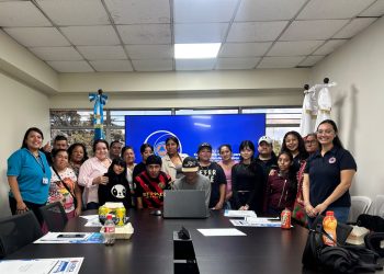 Familias de Villa Nueva reciben capacitación en gestión del riesgo