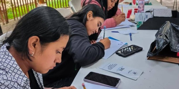 Mintrab brinda orientación laboral a 72 jóvenes