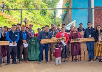 MIDES asegura el acceso y almacenamiento de agua segura con la entrega de tanques flexibles en la aldea Pueblo Viejo, Sipacapa