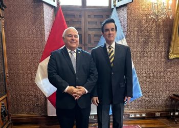 Embajador de Guatemala se reúne con canciller peruano