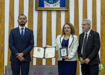 Hemeroteca Nacional recibe la Medalla Arquitecto Guido Albani por su aporte a la preservación de la memoria documental de Guatemala
