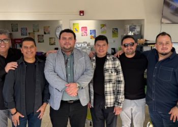 Cónsul General en San Francisco recibe al artista guatemalteco Juan Carlos Alvarado