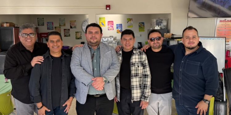 Cónsul General en San Francisco recibe al artista guatemalteco Juan Carlos Alvarado