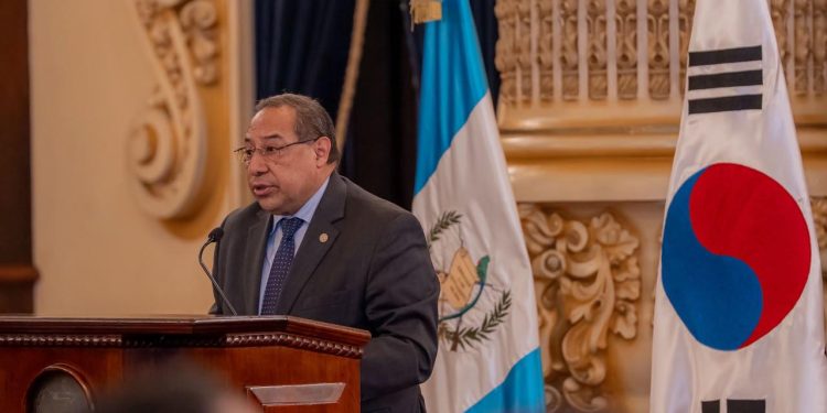Vicecanciller Orozco participa en foro de cooperación empresarial Guatemala-Corea