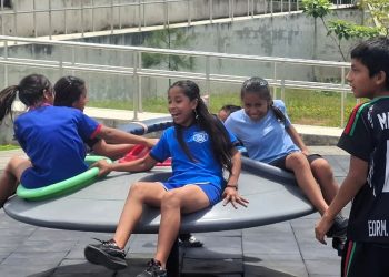 Niños y jovenes disfrutan de una “Mañana Deportiva” en el Parque de la Paz, Cobán