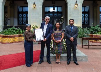 Confederación Sindical de Trabajadores y Trabajadoras de las Américas (CSA) es distinguida con el Cambio de la Rosa de la Paz por su trayectoria