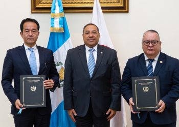 Vicecanciller Julio Orozco preside reunión con el cónsul honorario de Guatemala en Kioto