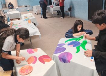 Jóvenes de Chiantla fortalecen sus capacidades artísticas con taller de pintura en tela
