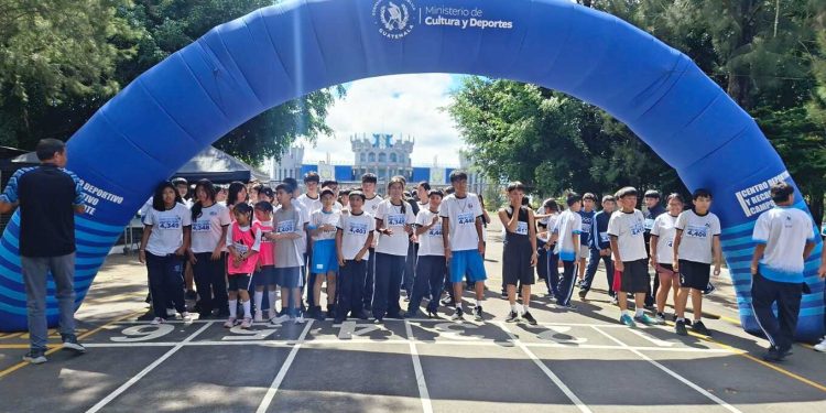 Jóvenes celebran el Día de la Juventud con deporte y recreación en Campo Marte
