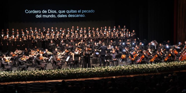 Segunda noche del Réquiem de Verdi despide la Temporada Ad Aeternus con más de 200 artistas en escena