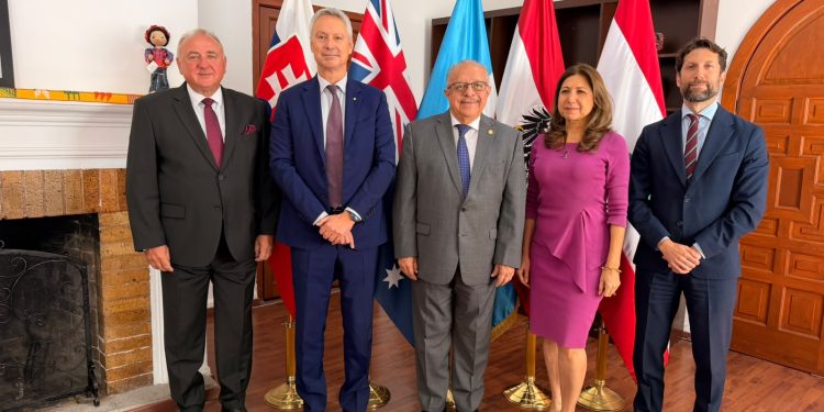 Presentación de copias de estilo al canciller de Guatemala por embajadores concurrentes en México