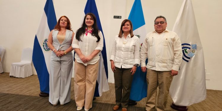 Vicecanciller Escobedo participa en reunión del Plan Trifinio en Honduras