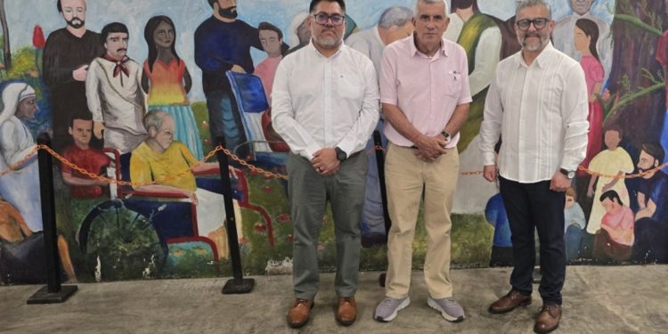 Consulado de Guatemala en Tenosique estrecha coordinación con albergue para migrantes en Villahermosa