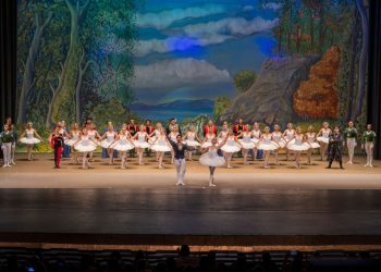 Una noche para compartir el arte: El Lago de los Cisnes llega a su penúltima función
