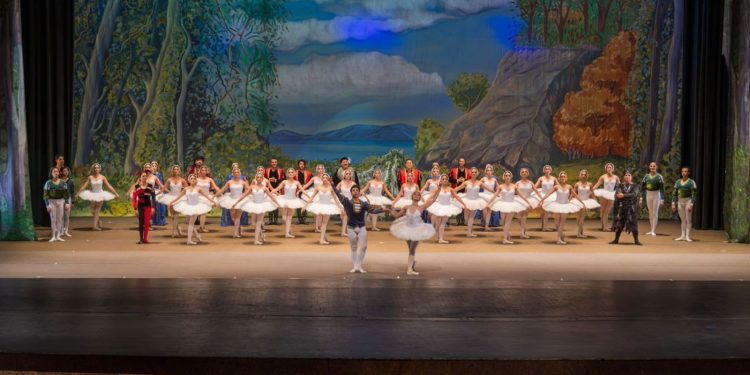 Una noche para compartir el arte: El Lago de los Cisnes llega a su penúltima función