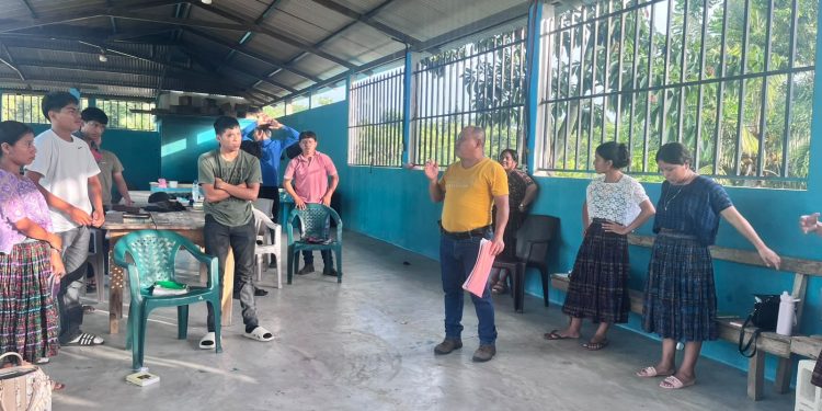 Diálogo entre autoridades indígenas y jóvenes fomenta la preservación de los conocimientos ancestrales