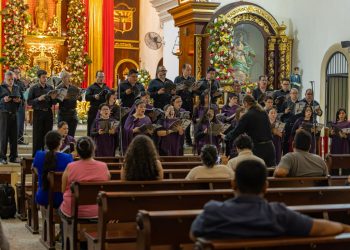 Coro Nacional de Guatemala exalta la música sacra en Mazatenango