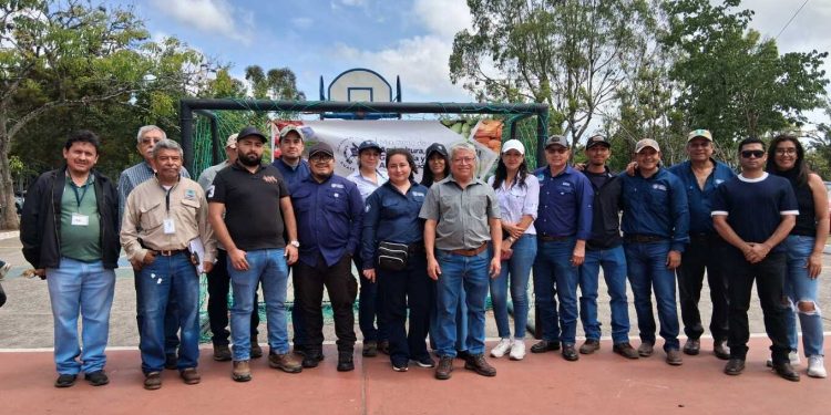 Feria del Agricultor reúne a productores y familias en el Centro Deportivo Erick Barrondo