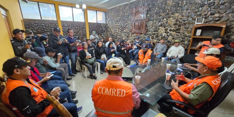 Equipos de salud de Chimaltenango mantienen acciones de prevención ante actividad del volcán de Fuego