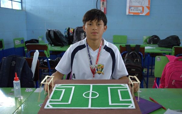 Beca Social de Educación Media transforma el futuro de Alonzo Reyes e impulsa su desarrollo académico