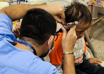 Hospital de San Benito refuerza atención integral con evaluaciones de la salud auditiva