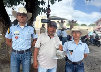 Entrega de peces larvívoros refuerza la prevención del dengue en Chiquimula