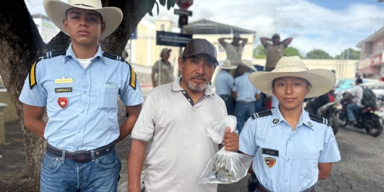 Entrega de peces larvívoros refuerza la prevención del dengue en Chiquimula