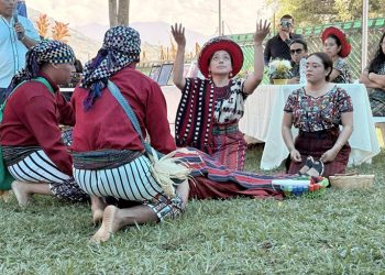 Promueven la salud con pertinencia cultural en Santiago Atitlán