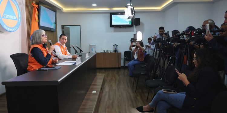 Avances tecnológicos del INSIVUMEH agilizan acciones preventivas durante erupción de Volcán de Fuego