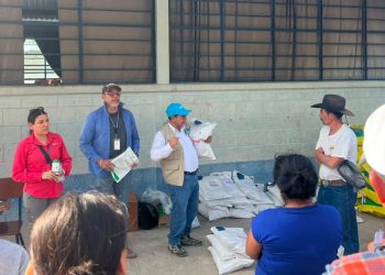 Entrega de insumos a familias de San José La Arada fortalece producción de frijol