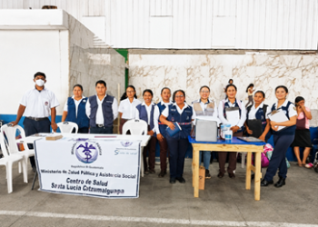 Dan atención en salud a familias en albergues de Escuintla por la actividad del volcán de Fuego