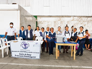 Dan atención en salud a familias en albergues de Escuintla por la actividad del volcán de Fuego