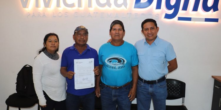 En Suchitepéquez 100 familias reciben subsidios para construir su vivienda