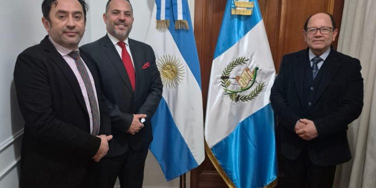 Embajador aborda con autoridades argentinas el apoyo a guatemaltecos migrantes