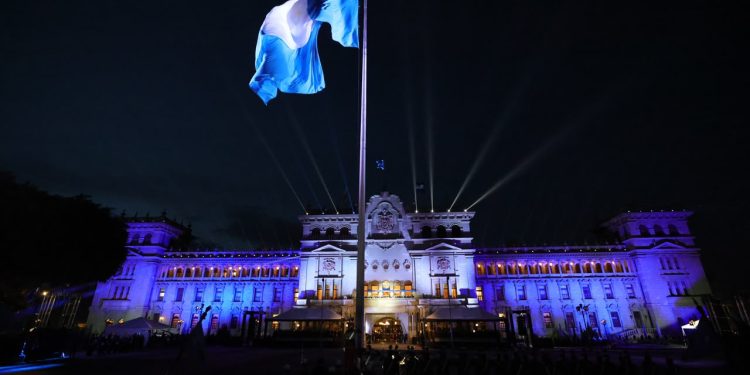 Solemnidad y civismo en la conmemoración de los 205 años de Independencia