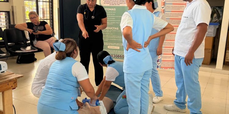 Capacitación fortalece respuesta ante emergencias cardiorrespiratorias en el Hospital Santa Bárbara, Morales