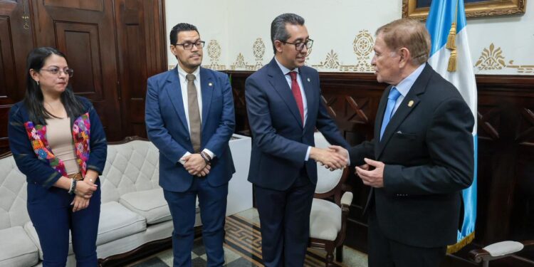 Congreso recibe proyecto de presupuesto enfocado en crecimiento económico e inversión social