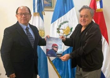 Embajador de Guatemala en Argentina recibe al montañista Jaime Viñals previo a su ascenso al volcán Llullaillaco