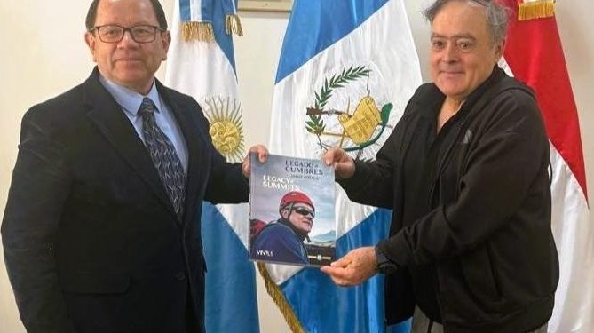 Embajador de Guatemala en Argentina recibe al montañista Jaime Viñals previo a su ascenso al volcán Llullaillaco