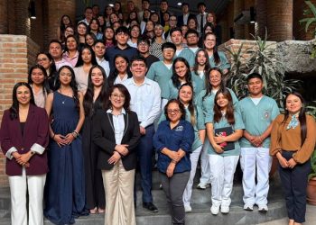 Foro reúne a estudiantes universitarios de salud para promover la lactancia materna en Huehuetenango