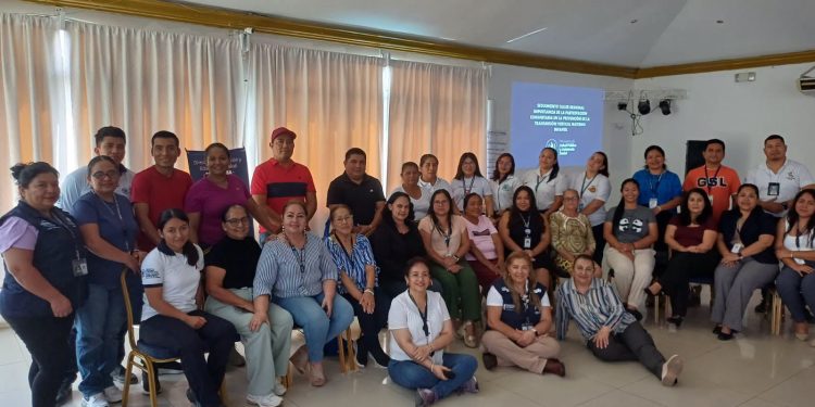 Comadronas y personal de salud articulan acciones sobre salud materna infantil en Petén e Izabal