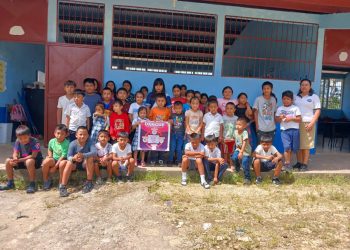 Hogares y escuelas se suman a la prevención del dengue en comunidades del suroriente de Petén