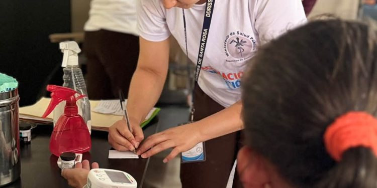Desarrollan jornada integral de salud en Los Matochos, Cuilapa, beneficiando a pacientes con enfermedades crónicas