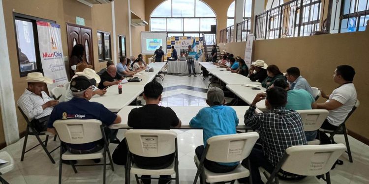 Capacitan a técnicos y observadores en los sistemas de alerta temprana
